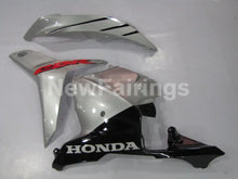 Laden Sie das Bild in den Galerie-Viewer, Black and Silver Factory Style - CBR600RR 09-12 Fairing Kit