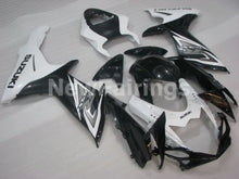 Laden Sie das Bild in den Galerie-Viewer, Black and White Factory Style - GSX-R750 11-24 Fairing Kit