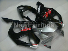 Laden Sie das Bild in den Galerie-Viewer, Black Silver Factory Style - CBR 954 RR 02-03 Fairing Kit -