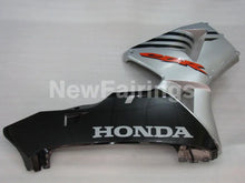 Laden Sie das Bild in den Galerie-Viewer, Black and Silver Factory Style - CBR600RR 05-06 Fairing Kit