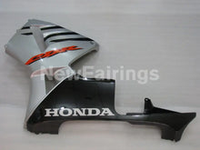 Laden Sie das Bild in den Galerie-Viewer, Black and Silver Factory Style - CBR600RR 05-06 Fairing Kit