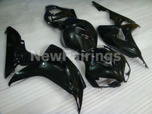 Laden Sie das Bild in den Galerie-Viewer, Gloss Black No decals - CBR1000RR 06-07 Fairing Kit -