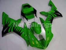 Laden Sie das Bild in den Galerie-Viewer, Green and Black Flame - YZF-R1 02-03 Fairing Kit - Vehicles