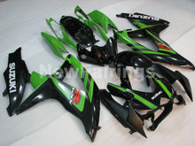 Laden Sie das Bild in den Galerie-Viewer, Green and Black Factory Style - GSX-R750 08-10 Fairing Kit