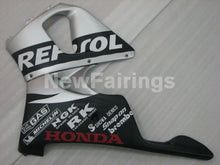 Laden Sie das Bild in den Galerie-Viewer, Matte Black and Silver Repsol - CBR 919 RR 98-99 Fairing Kit