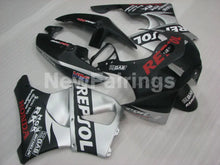 Laden Sie das Bild in den Galerie-Viewer, Matte Black and Silver Repsol - CBR 919 RR 98-99 Fairing Kit