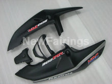 Laden Sie das Bild in den Galerie-Viewer, Matte Black and Silver Repsol - CBR 919 RR 98-99 Fairing Kit