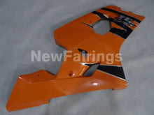 Laden Sie das Bild in den Galerie-Viewer, Orange and Black Factory Style - GSX-R600 04-05 Fairing Kit