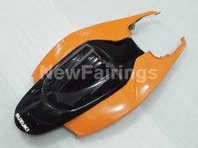 Laden Sie das Bild in den Galerie-Viewer, Orange and Black Factory Style - GSX-R600 06-07 Fairing Kit