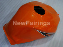 Laden Sie das Bild in den Galerie-Viewer, Orange Black Factory Style - GSX-R750 04-05 Fairing Kit