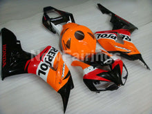 Laden Sie das Bild in den Galerie-Viewer, Orange and Red Black Repsol - CBR1000RR 06-07 Fairing Kit -