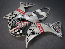 Laden Sie das Bild in den Galerie-Viewer, Pearl White Black Scorpion - YZF-R1 09-11 Fairing Kit