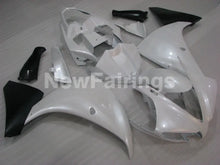 Laden Sie das Bild in den Galerie-Viewer, Pearl White Matte Black decals - YZF-R1 09-11 Fairing Kit