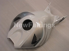 Laden Sie das Bild in den Galerie-Viewer, Pearl White and Silver Repsol - CBR1000RR 04-05 Fairing Kit