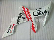 Laden Sie das Bild in den Galerie-Viewer, Red and White Scorpion - YZF-R1 02-03 Fairing Kit