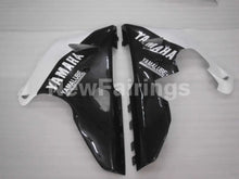 Laden Sie das Bild in den Galerie-Viewer, Red White and Black Factory Style - YZF-R1 98-99 Fairing