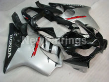 Laden Sie das Bild in den Galerie-Viewer, Silver Black Factory Style - CBR600 F4i 01-03 Fairing Kit -