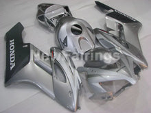 Laden Sie das Bild in den Galerie-Viewer, Silver Grey and Black Factory Style - CBR1000RR 04-05