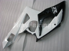 Laden Sie das Bild in den Galerie-Viewer, White and Black Factory Style - GSX - R1000 05 - 06 Fairing