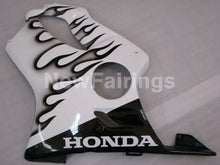 Laden Sie das Bild in den Galerie-Viewer, White and Black Flame - CBR600 F4 99-00 Fairing Kit -