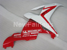 Laden Sie das Bild in den Galerie-Viewer, White and Red Factory Style - YZF-R1 02-03 Fairing Kit