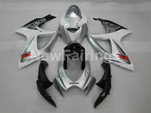 Laden Sie das Bild in den Galerie-Viewer, White and Silver Black Factory Style - GSX-R600 06-07