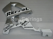 Laden Sie das Bild in den Galerie-Viewer, White and Silver Repsol - CBR 929 RR 00-01 Fairing Kit -