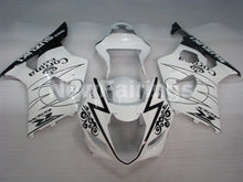 Laden Sie das Bild in den Galerie-Viewer, White Black Corona - GSX - R1000 03 - 04 Fairing Kit