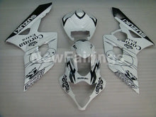 Laden Sie das Bild in den Galerie-Viewer, White and Black Corona - GSX - R1000 05 - 06 Fairing Kit