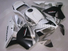 Laden Sie das Bild in den Galerie-Viewer, White and Black Factory Style - CBR600RR 03-04 Fairing Kit -