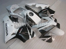 Laden Sie das Bild in den Galerie-Viewer, White and Black Factory Style - CBR600RR 05-06 Fairing Kit -