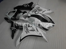 Laden Sie das Bild in den Galerie-Viewer, White and Black PRAMAC - CBR1000RR 06-07 Fairing Kit -