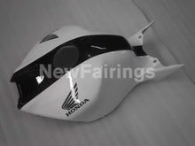 Laden Sie das Bild in den Galerie-Viewer, White and Black PRAMAC - CBR1000RR 06-07 Fairing Kit -