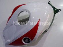 Laden Sie das Bild in den Galerie-Viewer, White and Green Red Castrol - CBR1000RR 12-16 Fairing Kit -