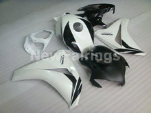 Laden Sie das Bild in den Galerie-Viewer, White and Matte Black Factory Style - CBR1000RR 08-11