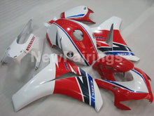 Laden Sie das Bild in den Galerie-Viewer, White Red and Blue Factory Style - CBR1000RR 08-11 Fairing