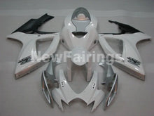 Laden Sie das Bild in den Galerie-Viewer, White and Silver Factory Style - GSX-R600 06-07 Fairing Kit