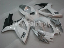 Laden Sie das Bild in den Galerie-Viewer, White and Silver Factory Style - GSX-R600 06-07 Fairing Kit