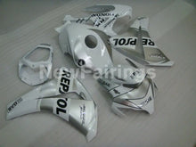 Laden Sie das Bild in den Galerie-Viewer, White and Silver Repsol - CBR1000RR 08-11 Fairing Kit -